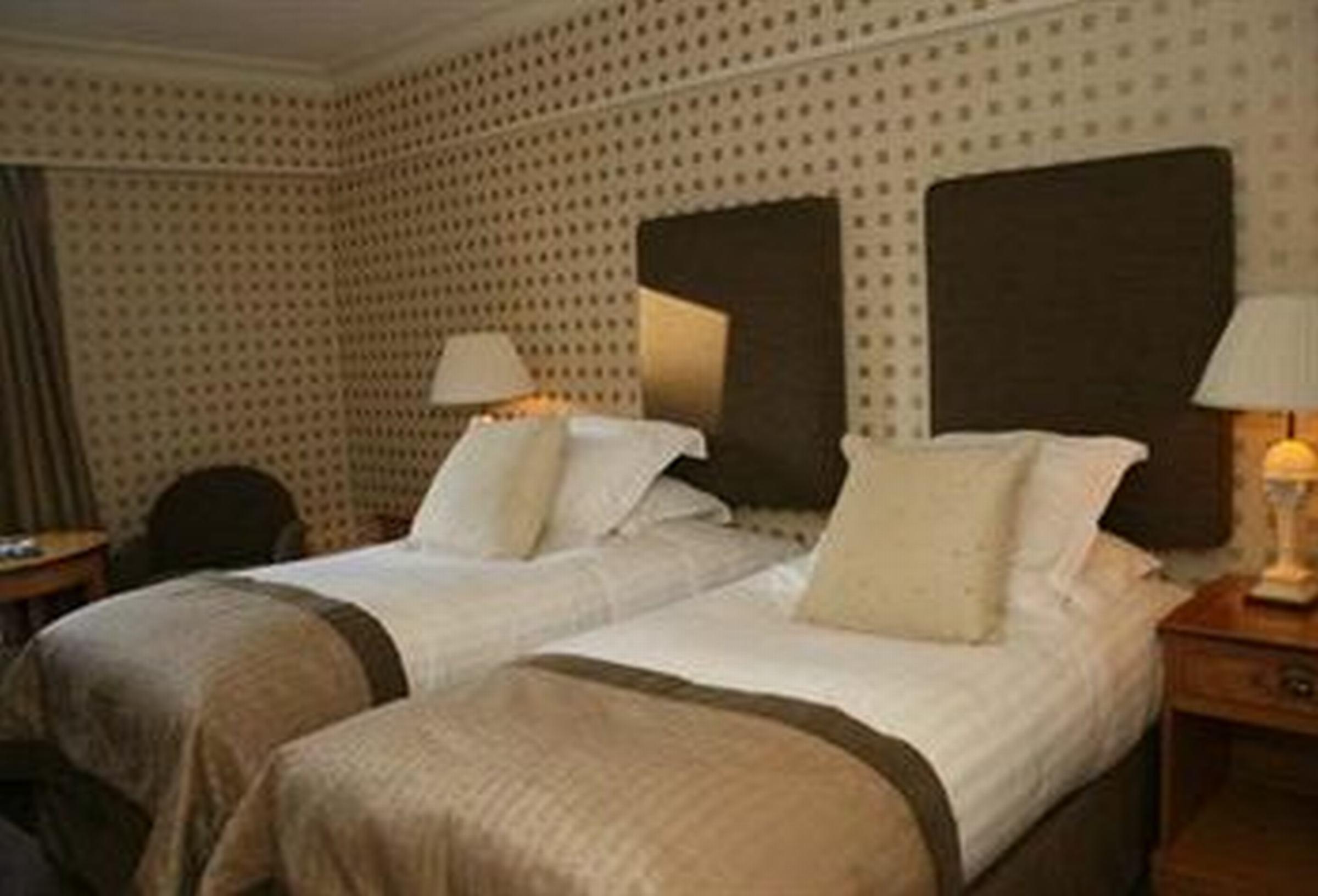 The Culloden Estate And Spa Холивуд Екстериор снимка A room at the hotel