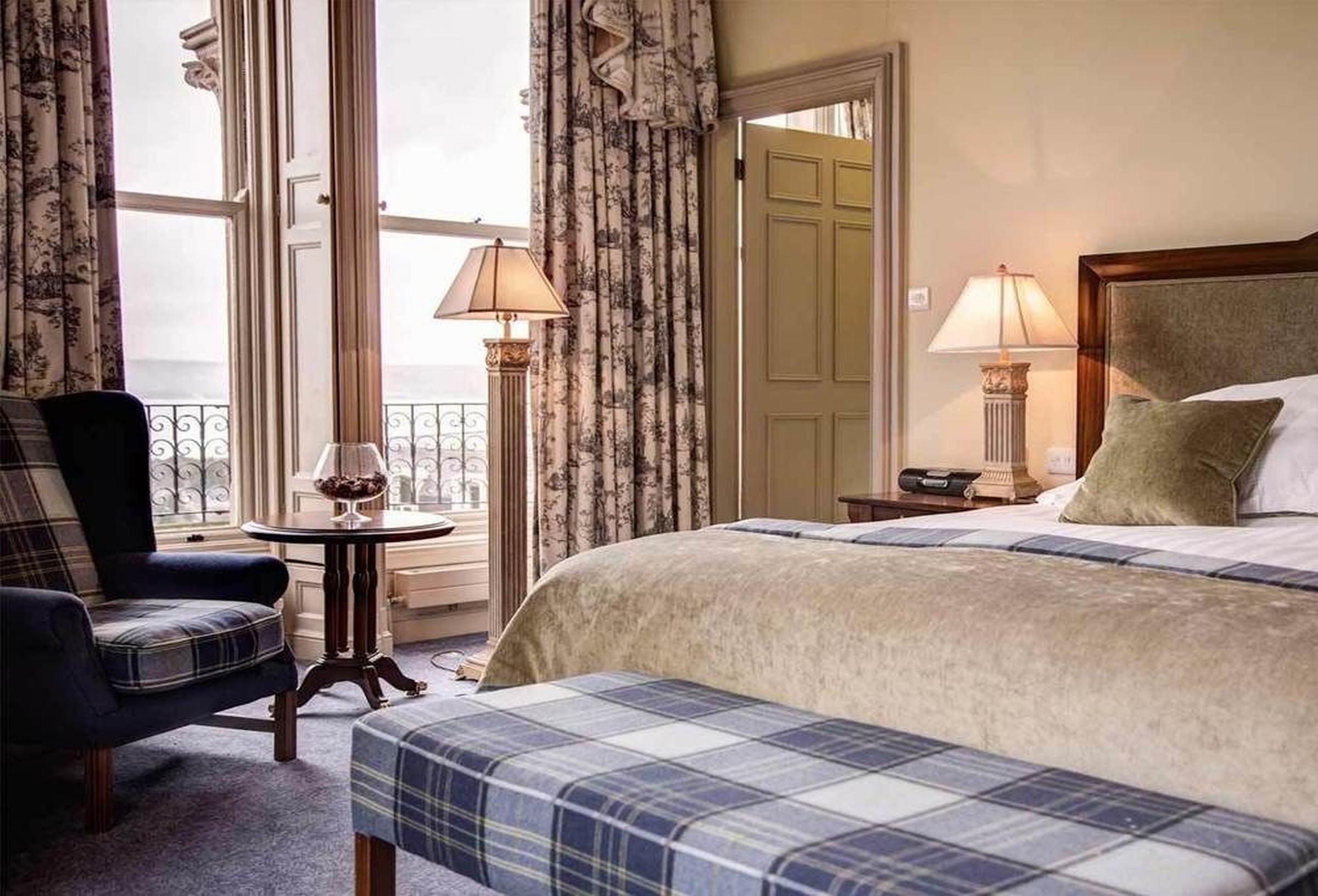The Culloden Estate And Spa Холивуд Екстериор снимка A bedroom at the hotel