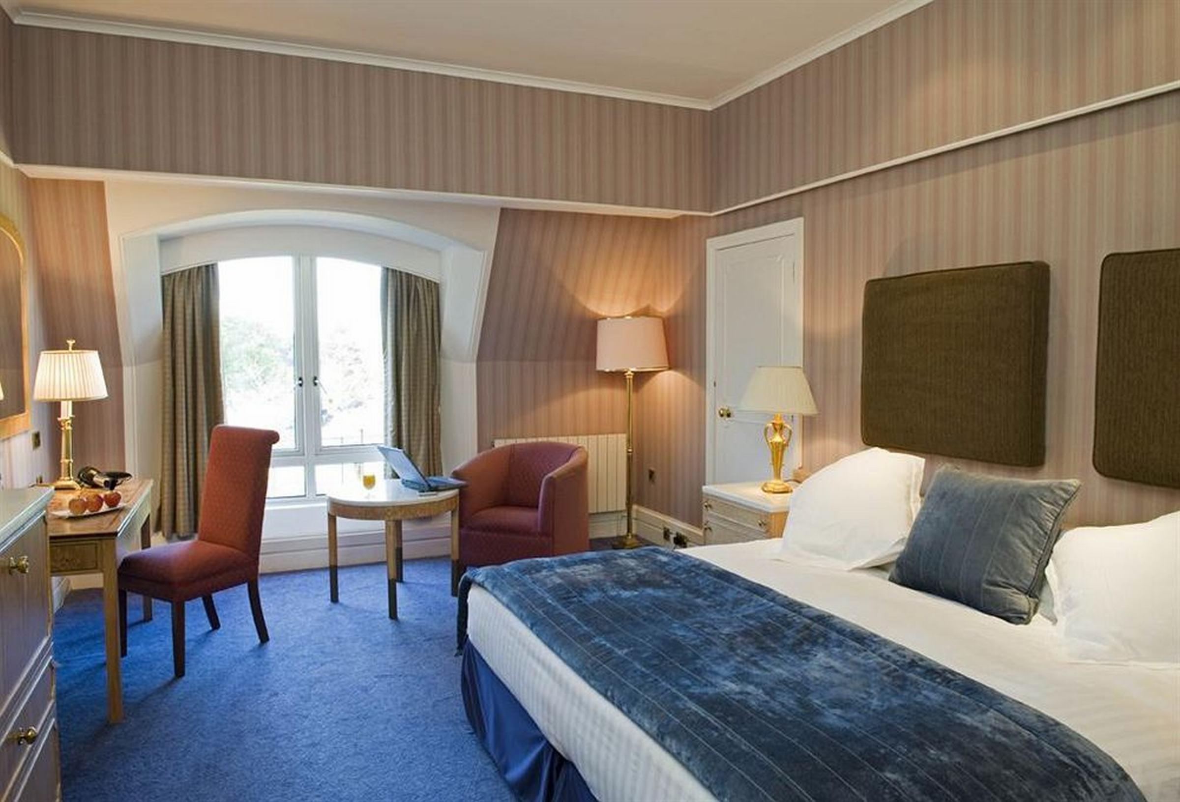 The Culloden Estate And Spa Холивуд Стая снимка A room at the hotel