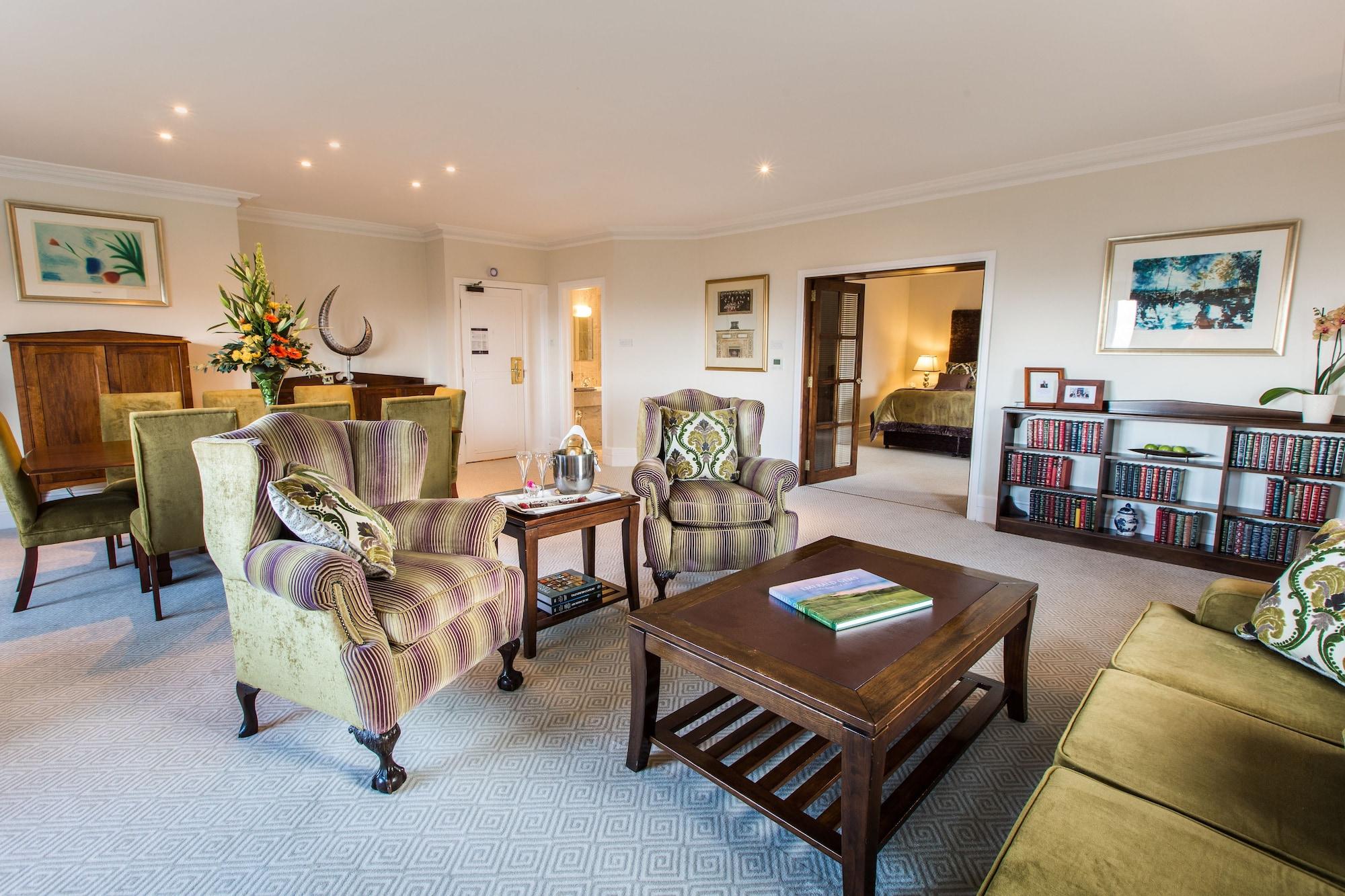 The Culloden Estate And Spa Холивуд Екстериор снимка The interior of a typical suite at the hotel