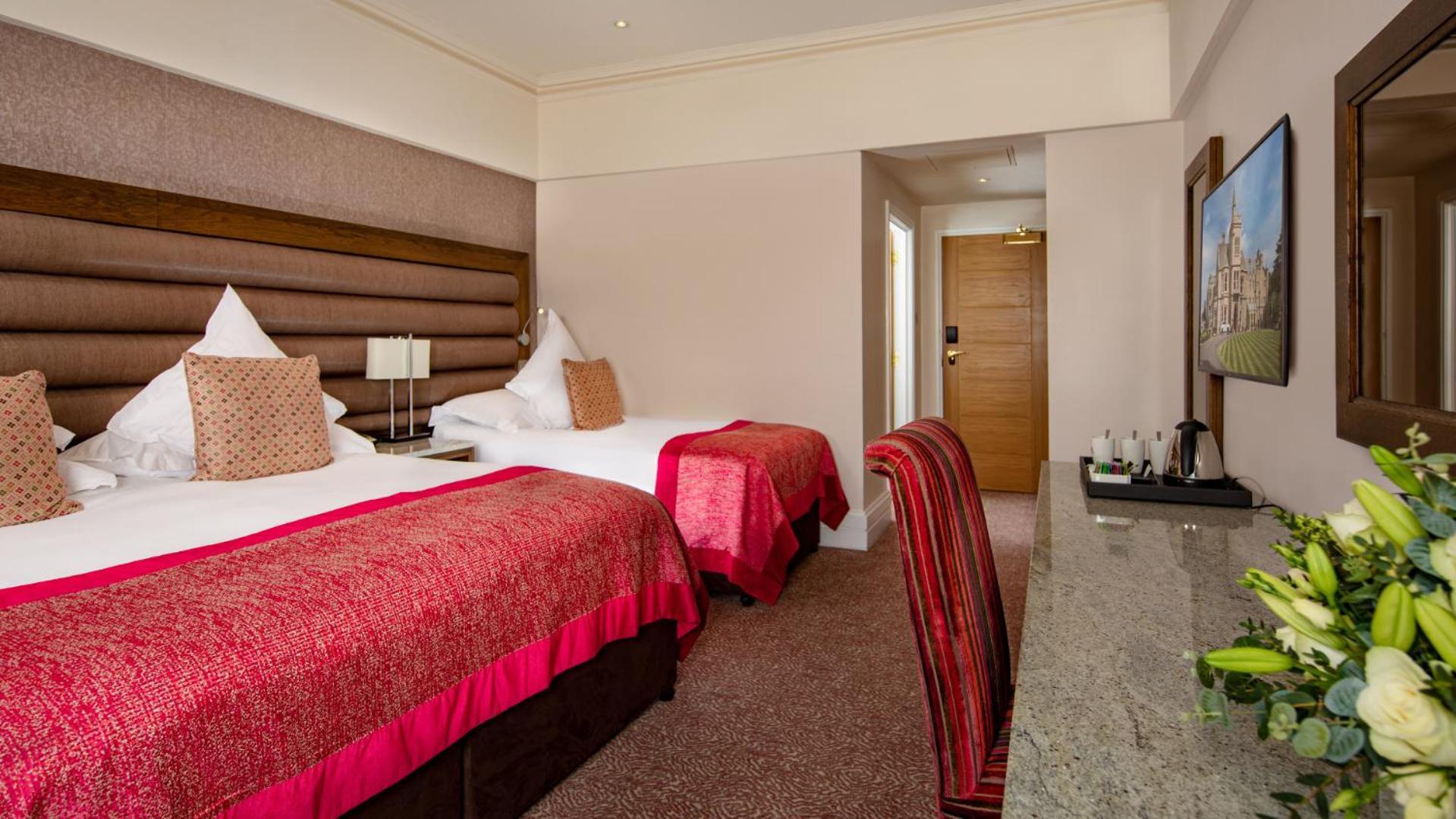 The Culloden Estate And Spa Холивуд Екстериор снимка A room at the hotel