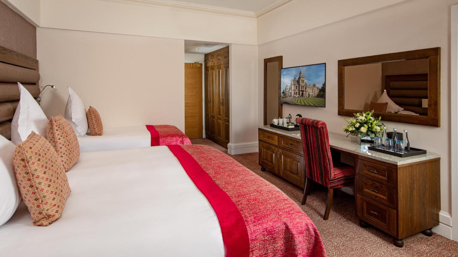 The Culloden Estate And Spa Холивуд Екстериор снимка A bedroom at the hotel