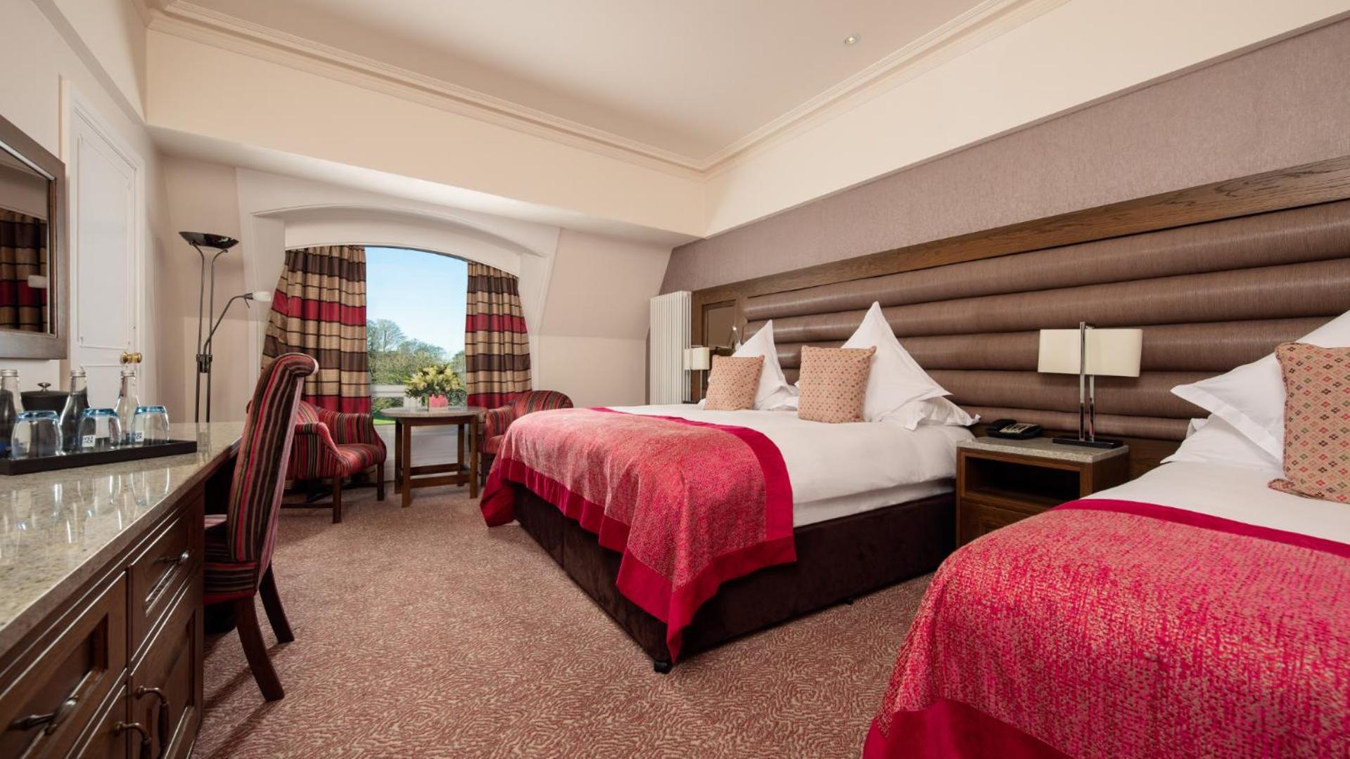 The Culloden Estate And Spa Холивуд Екстериор снимка A bedroom at the hotel