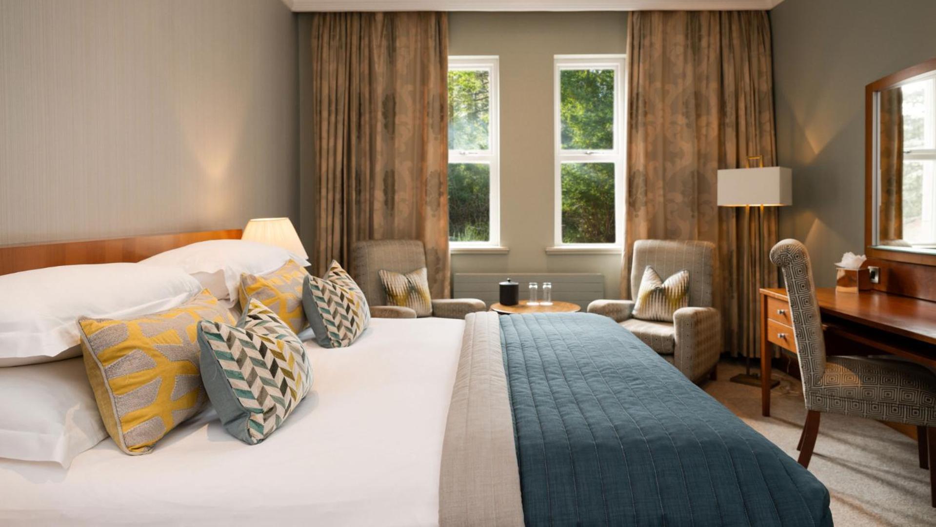 The Culloden Estate And Spa Холивуд Екстериор снимка A bedroom at The Old Course Hotel, St Andrews