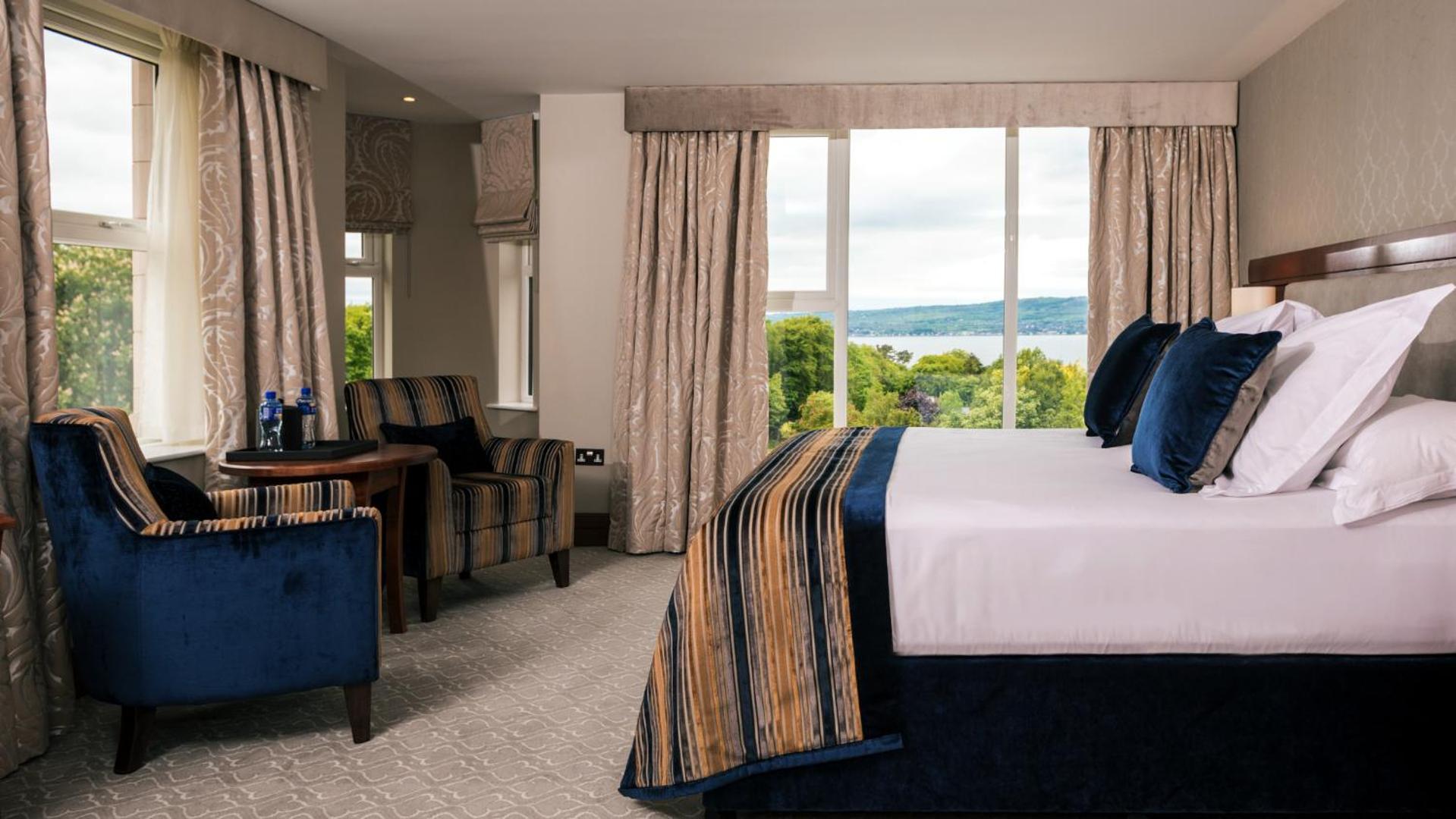 The Culloden Estate And Spa Холивуд Екстериор снимка A bedroom at the hotel
