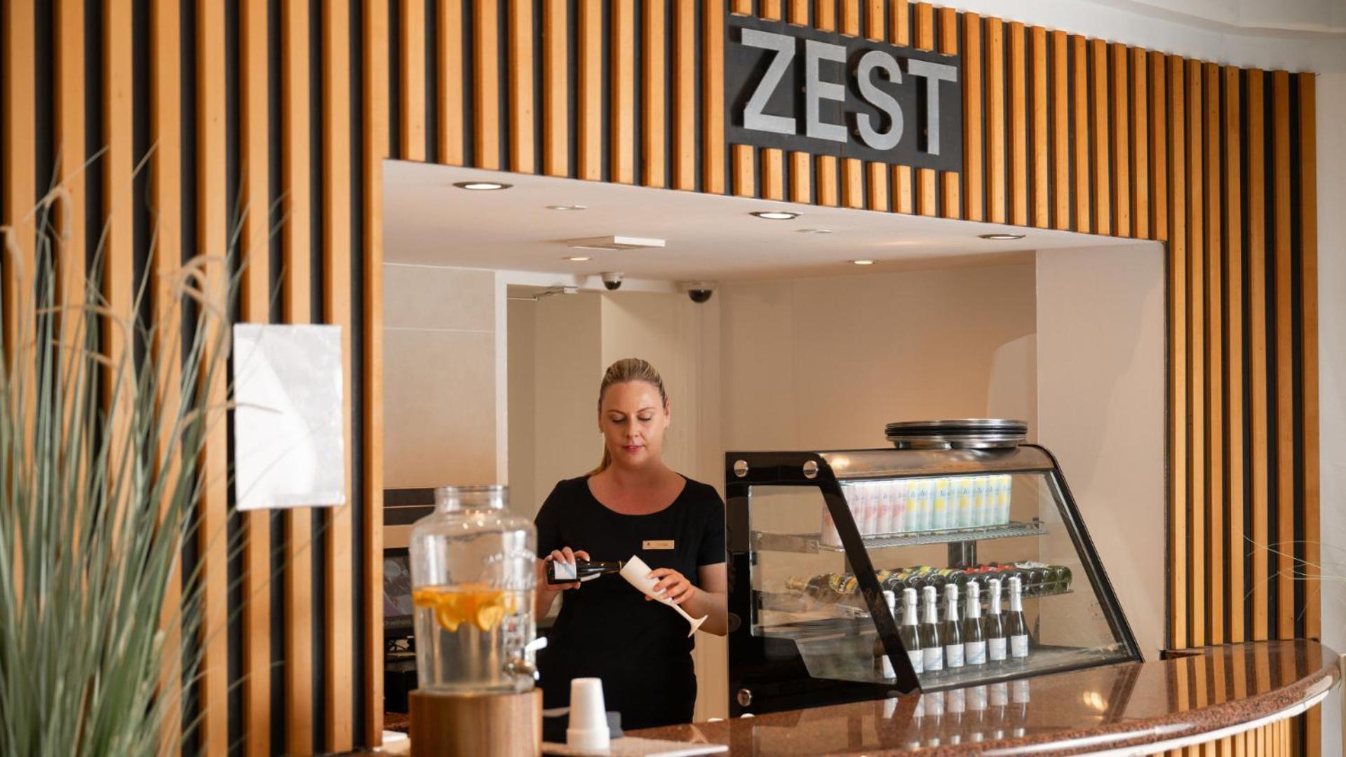 The Culloden Estate And Spa Холивуд Екстериор снимка ZEST