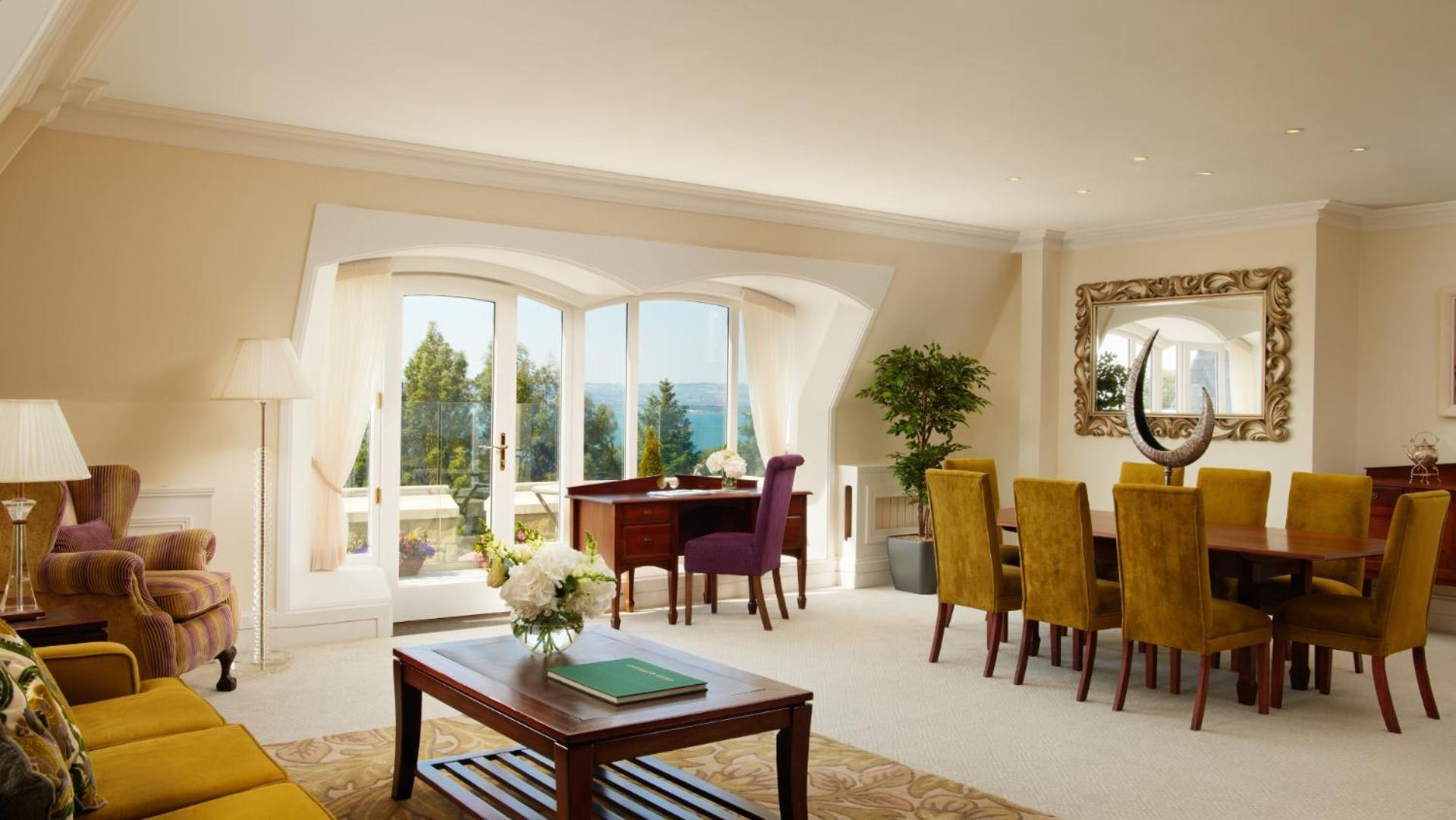 The Culloden Estate And Spa Холивуд Екстериор снимка Interior of a typical apartment